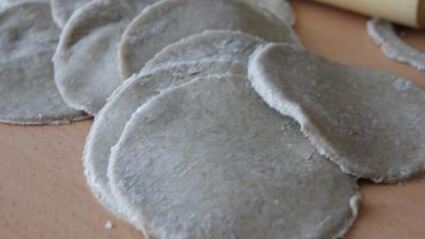 карельские пирожки с картошкой и яичным соусом