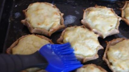 карельские пирожки с картошкой и яичным соусом