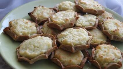 карельские пирожки с картошкой и яичным соусом