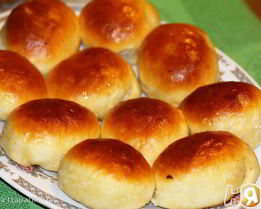 Печеные пирожки с жареной капустой и яйцом