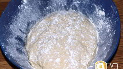 печеные пирожки с жареной капустой и яйцом