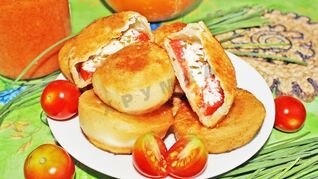 Пирожки бомбочки с помидорами и сыром