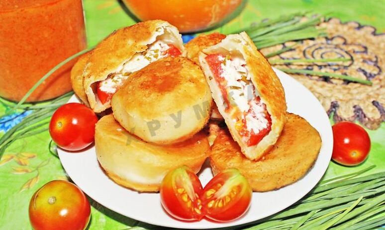 Рецепт пирожки бомбочки с помидорами и сыром