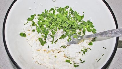 пирожки бомбочки с помидорами и сыром