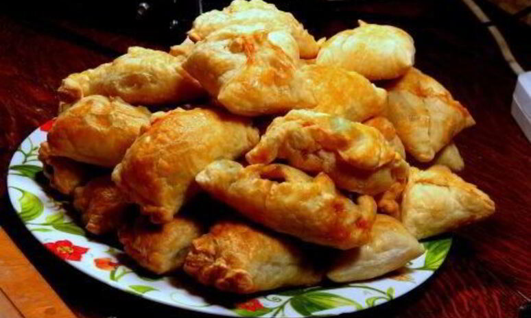 Рецепт пирожки из слоеного теста с грибами луком, капустой и яйцом