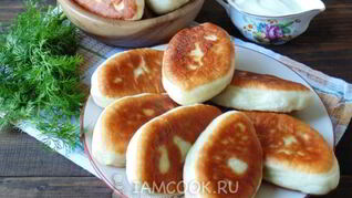 Пирожки с горохом, жареные на сковороде
