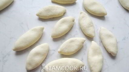 пирожки с горохом, жареные на сковороде