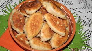 Пирожки с капустой и сосисками