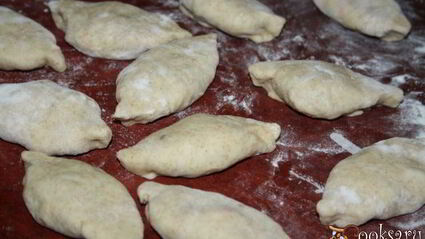 пирожки с капустой и сосисками