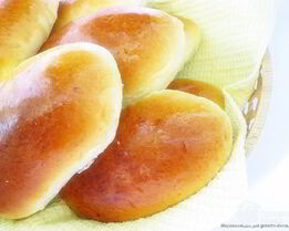 Пирожки с вишней и черной смородиной