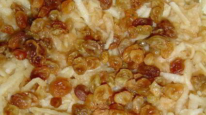 пирожки с яблоками и изюмом на сковороде