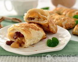 Пирожки с яблоками из слоеного теста