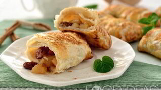 Пирожки с яблоками из слоеного теста