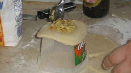 пирожки с яблоками, орехами и курагой