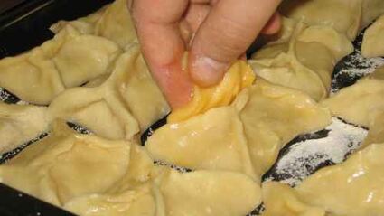 пирожки с яблоками, орехами и курагой