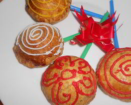 Пирожки с ягодами на палочках