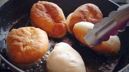 пирожки весенние с луком и яйцом