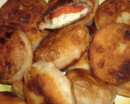 Пирожки жареные с творогом и помидорами