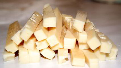 слоеные пирожки с курицей и сыром