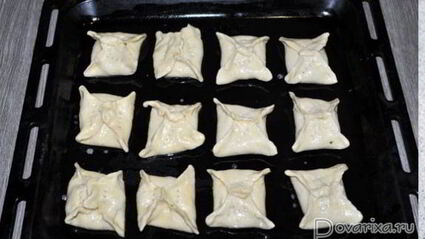 слоеные пирожки с тунцом