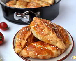 Слоеные пирожки закусочные, с куицей и пермезаном