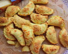 Закусочные пирожки с тунцом и сыром Джюгас