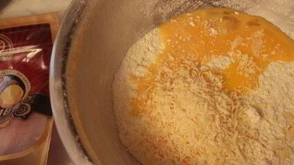 закусочные пирожки с тунцом и сыром джюгас