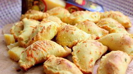 закусочные пирожки с тунцом и сыром джюгас