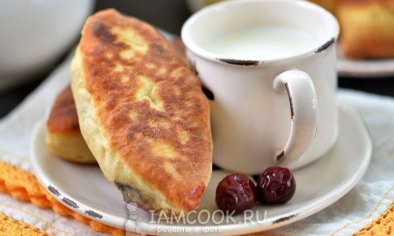 Рецепт жареные пирожки с вишней