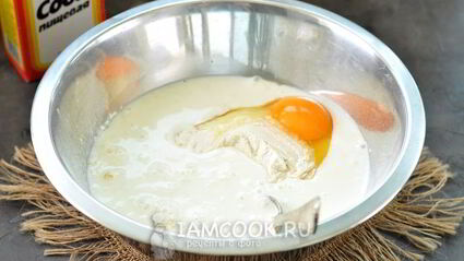 жареные пирожки с вишней