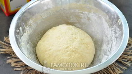 жареные пирожки с вишней