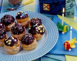 Ароматные заварные пирожные с шоколадным кремом