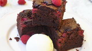 Брауни на темном пиве с малиной