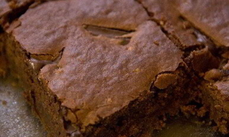 Рецепт брауни с миндалем и черносливом