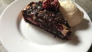 Брауни с творогом и вишней