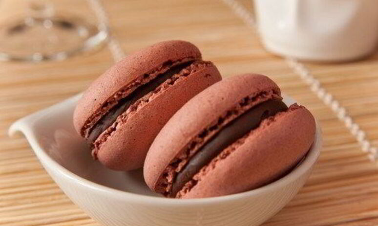 Рецепт миндальные пирожные макароны с шоколадной начинкой