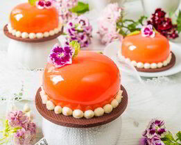 Муссовое пирожное с шоколадом и маракуйей