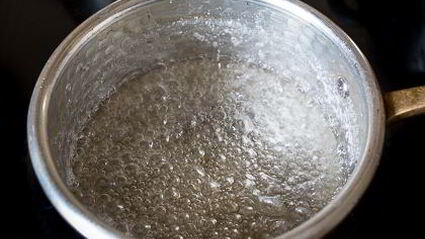 муссовое пирожное с шоколадом и маракуйей