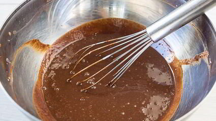 муссовое пирожное с шоколадом и маракуйей