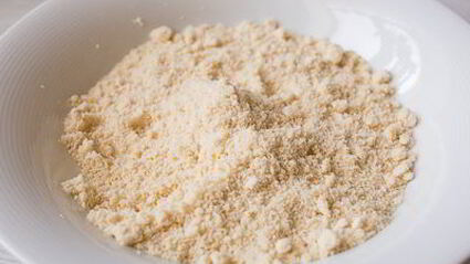 муссовое пирожное с шоколадом и маракуйей