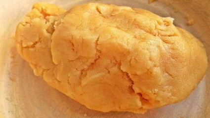 нежное пирожное с персиками