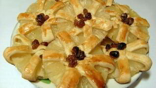 Пирожное из слоеного теста