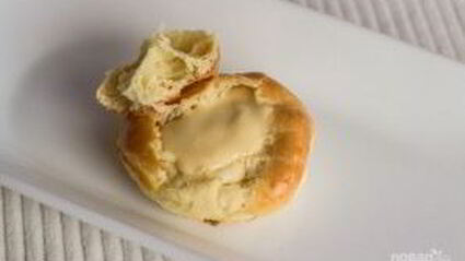 пирожное с заварным кремом