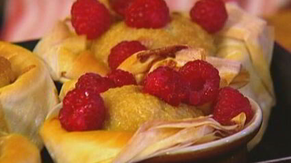 пирожные из теста фило с ванильным кремом и малиной