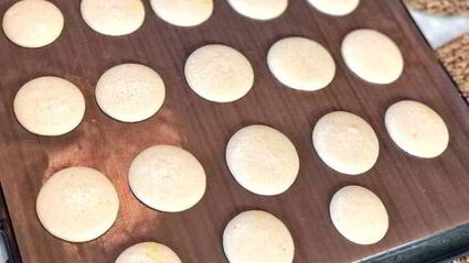 пирожные макароны на французской меренге