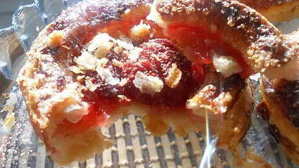 простое пирожное с клубникой