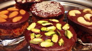 Сыроедные пирожные Маскарад