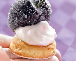 Творожно-вишневые пирожные