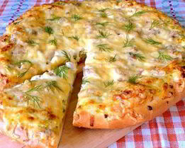 Деревенская пицца с творогом и зеленью