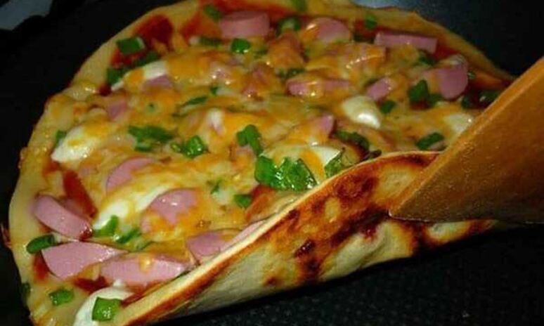 Рецепт домашняя пицца минутка на сковороде